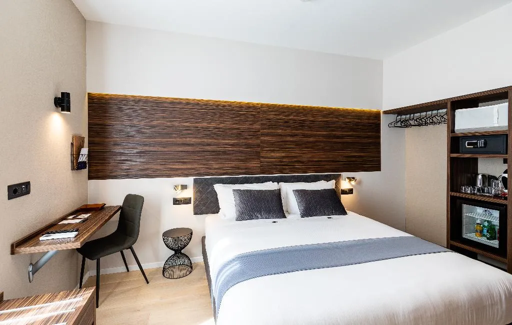 Double or Twin SUPERIOR Room, AH - Duomo Essence, Milan