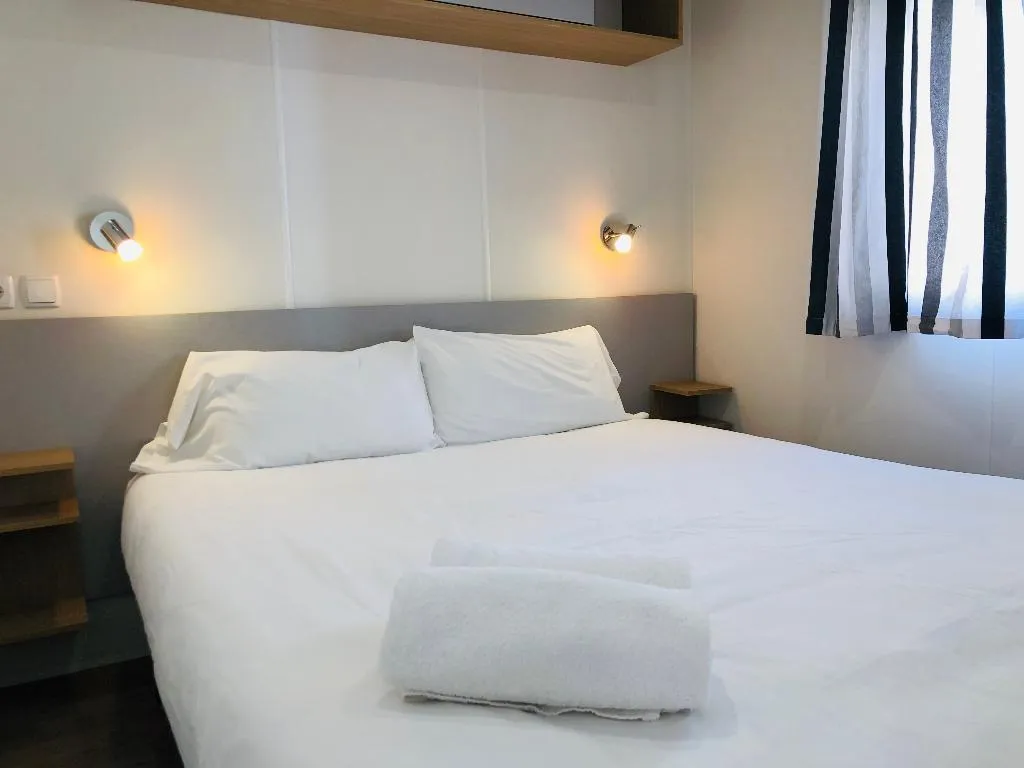 MOBILE HOME TWO BEDROOMS ONE BATHROOM Room, Berga Resort - The Mountain - Wellness center -SPA, Barcelona