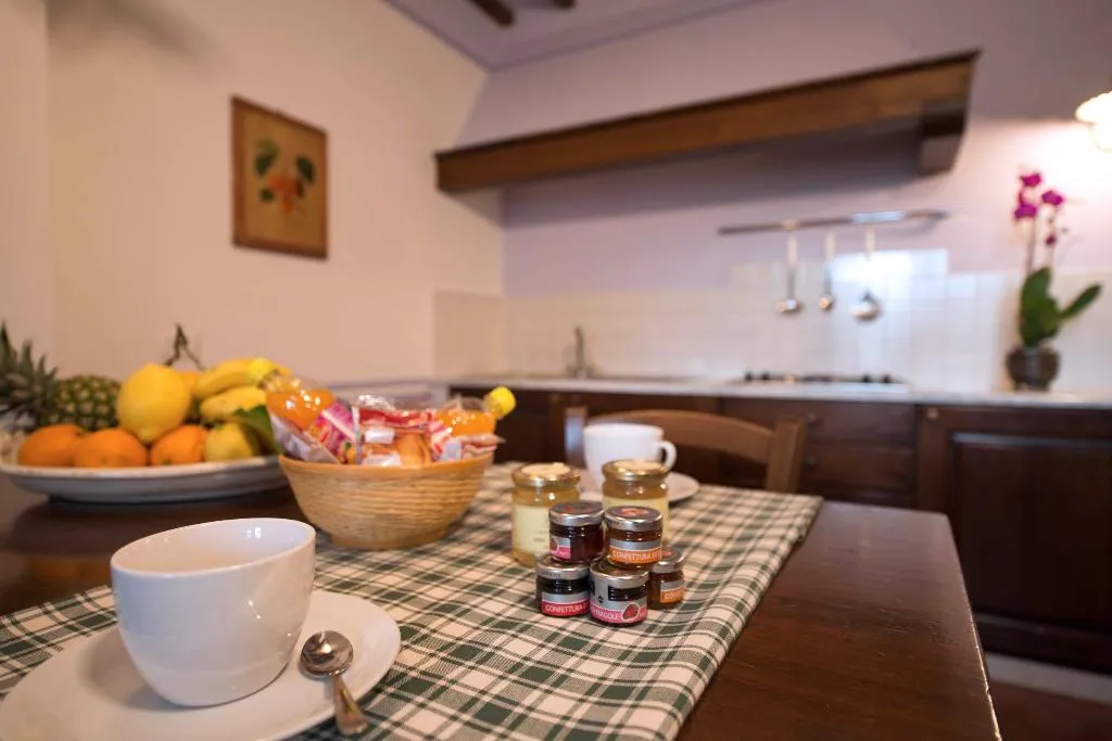 APARTMENT CAPACITY 4 ONE BEDROOM Room, Casa Lari, Florence