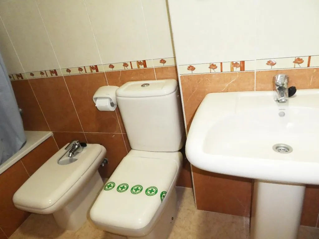 APARTMENT CAPACITY 8 THREE BEDROOMS Room, Apartamentos Tavernes Gandia 3000, Valencia
