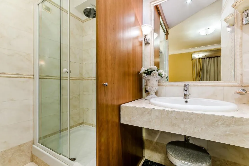 TRIPLE LUXURY Room, Luxury Rooms H 2000 Roma, Rome