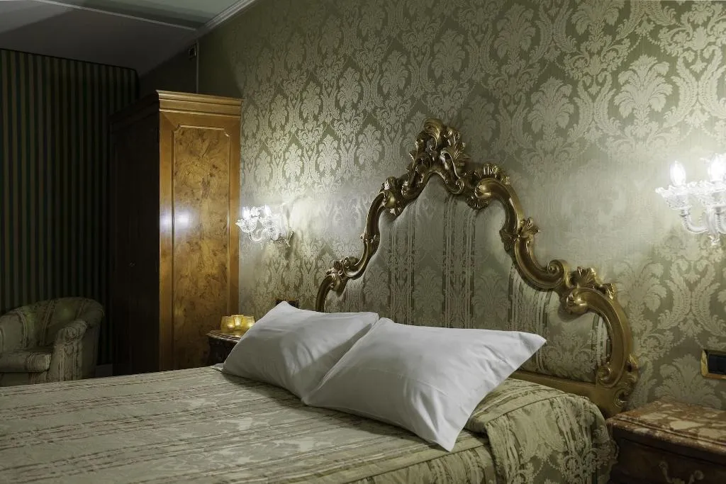 Room, Hotel Al Ponte Antico, Venice