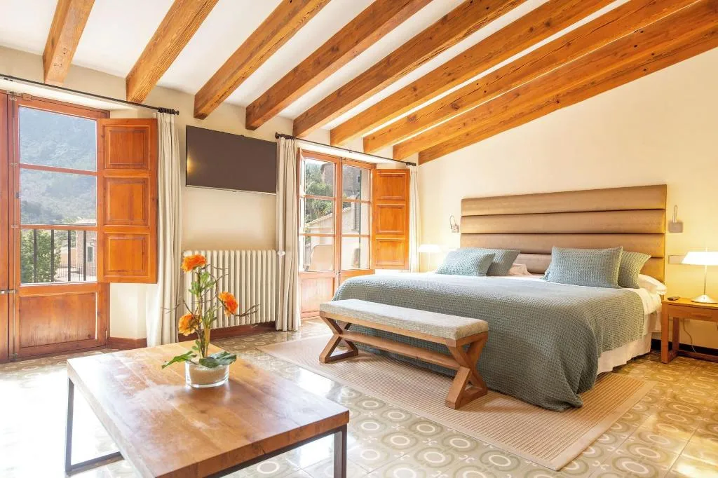 Room, D'Es Puig, Majorca