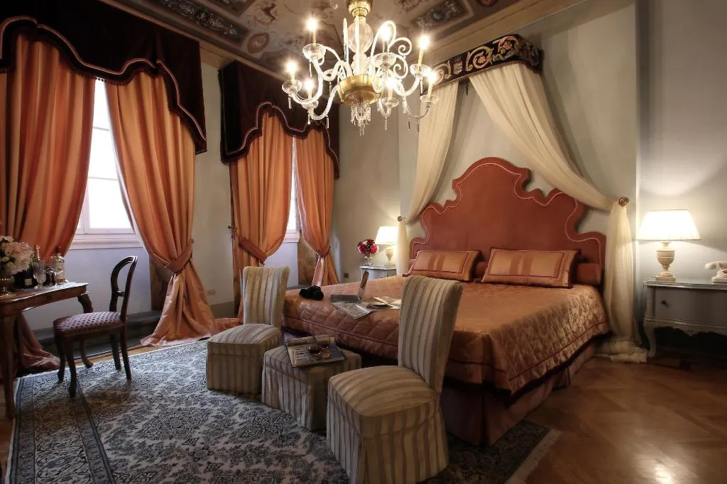 Room, Piazza Pitti Palace, Florence