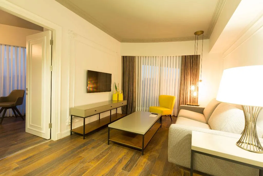 JUNIOR SUITE KING SIZE BED Room, Doubletree By Hilton Izmir Airport, Izmir