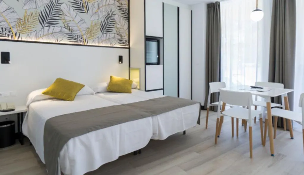 FAMILY ROOM CAPACITY 4 Room, Medplaya Calypso, Costa Dorada