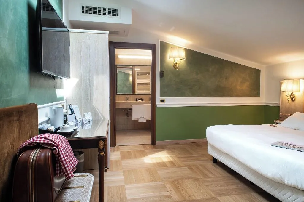 Room, Santa Barbara, Milan