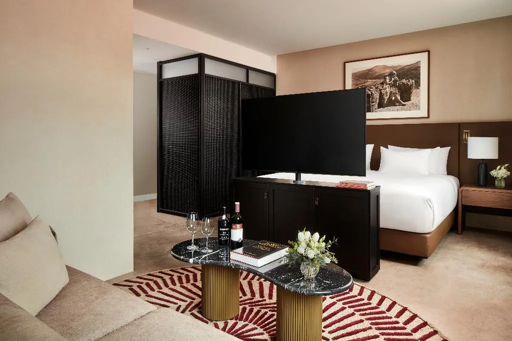 JUNIOR SUITE STANDARD Room, Tivoli Kopke Porto Gaia Hotel, Porto