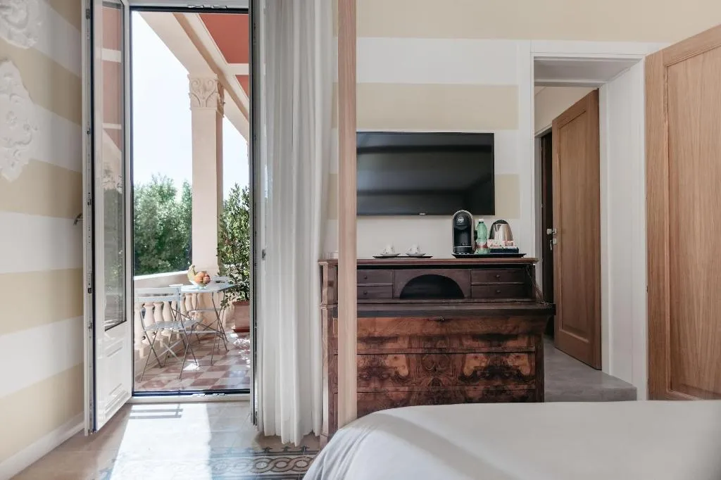 Room, Euterpe L.H.T., Catania