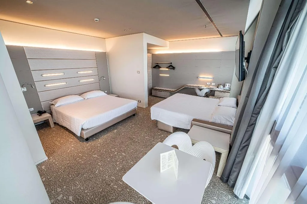 Room QUEEN SIZE BED Room, Best Western Plus Net Tower Hotel Padova, Venice