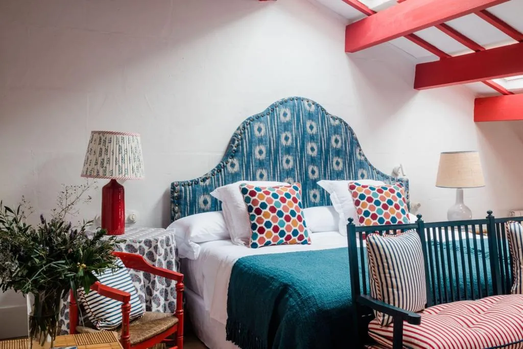 Room, Cristine Bedfor, Menorca