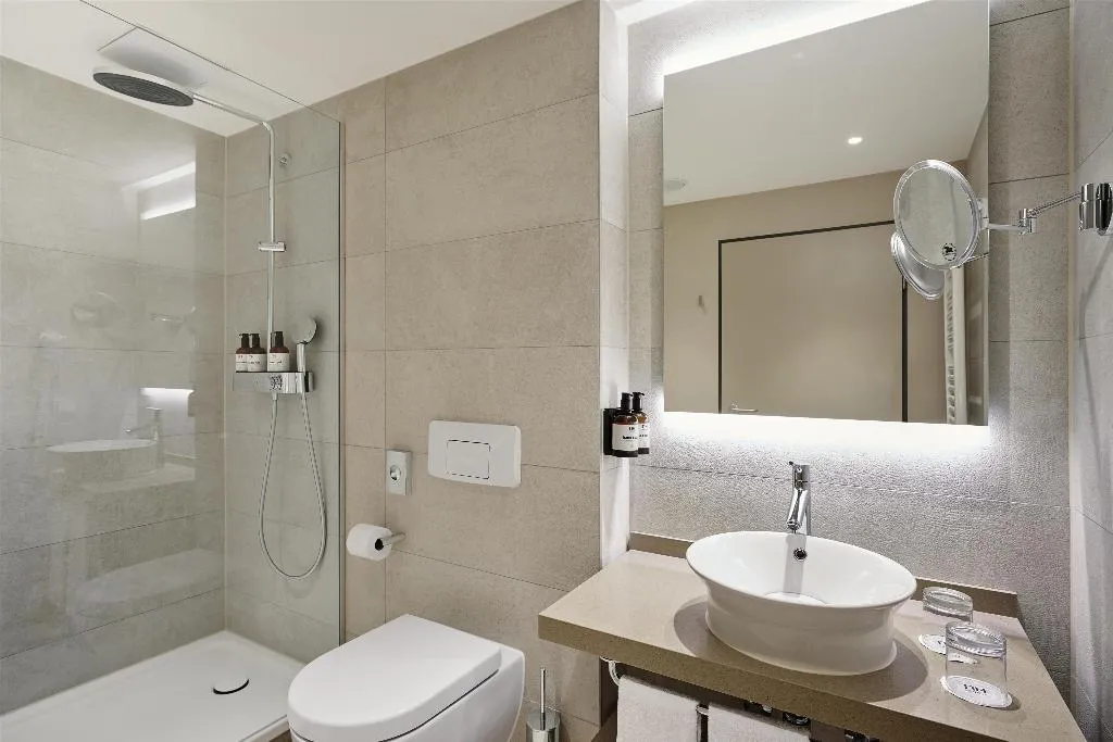 JUNIOR SUITE STANDARD Room, NH Berlin Kurfürstendamm, Berlin