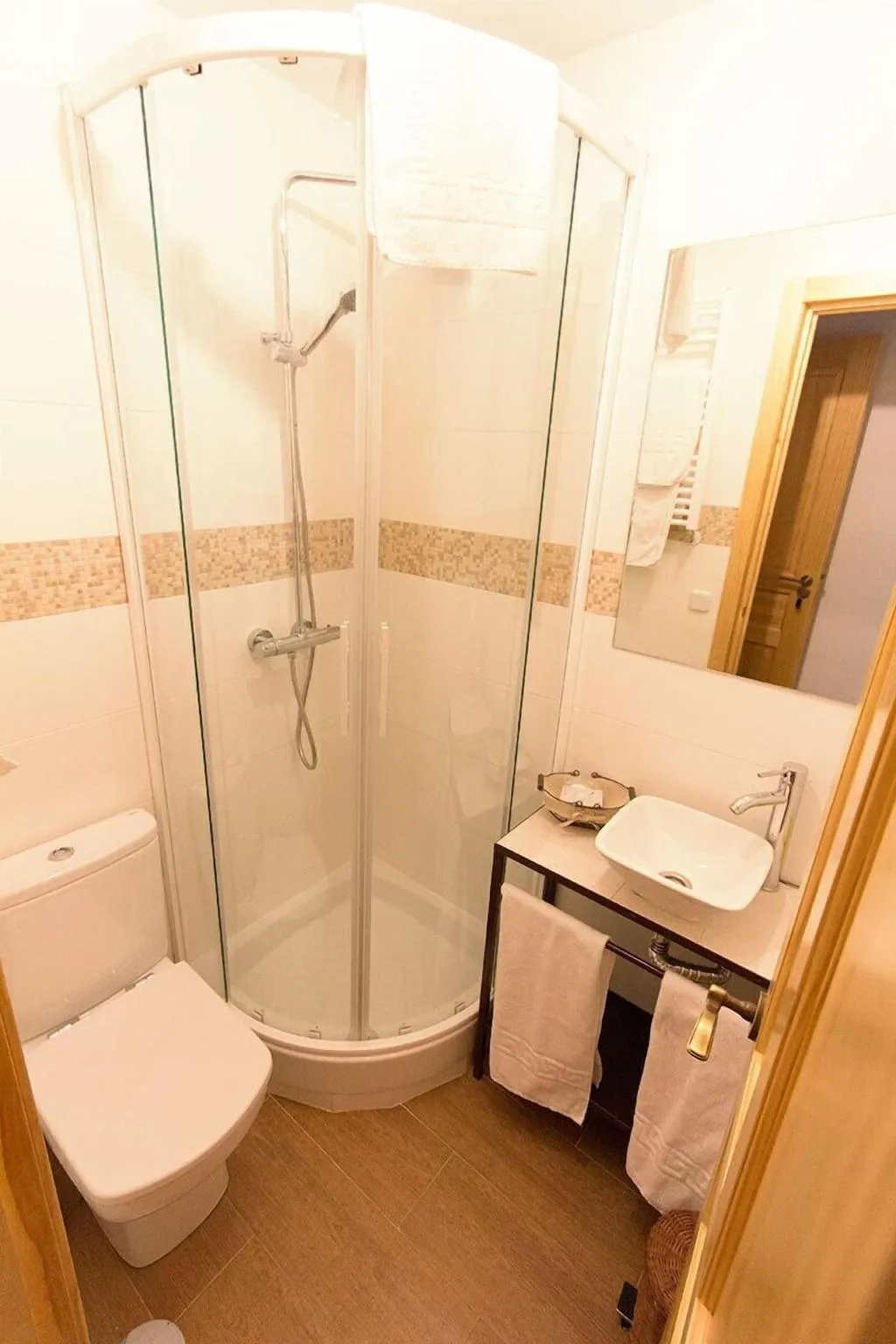 Room, Huerto San Antonio, Madrid