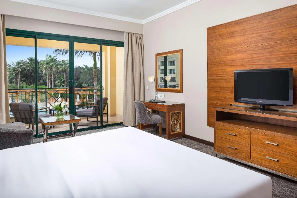 DOUBLE SUPERIOR KING BED Room, Hilton Pyramids Golf, Cairo