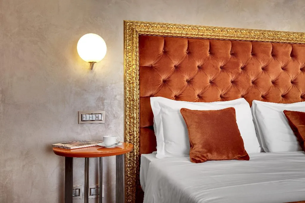JUNIOR SUITE STANDARD Room, Dona Palace, Venice