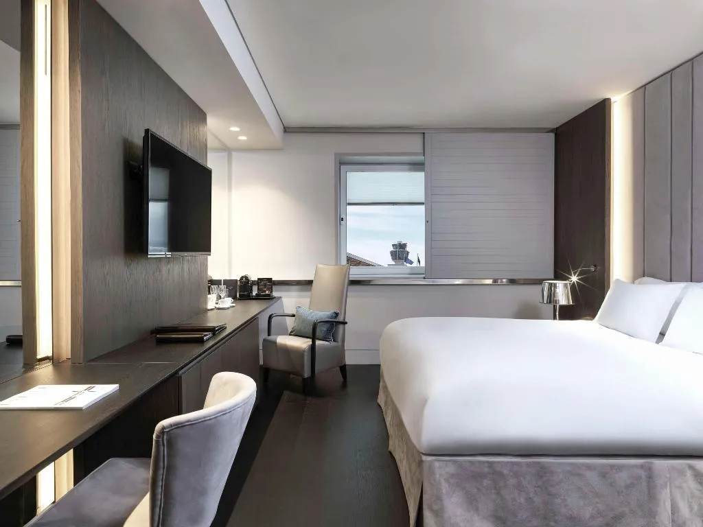 DOUBLE CLUB QUEEN BED Room, Sofitel Athens Airport, Athens