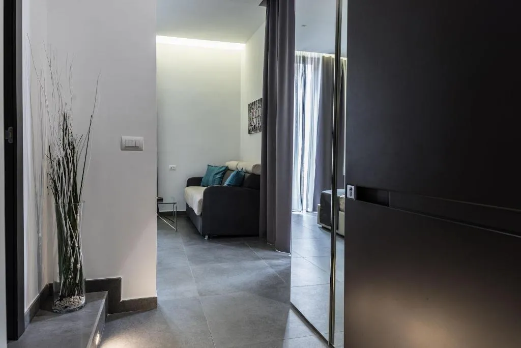 Room, Twice Naples, Naples