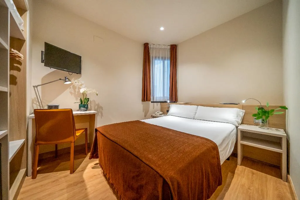 DOUBLE ECONOMY Room, Glories, Barcelona