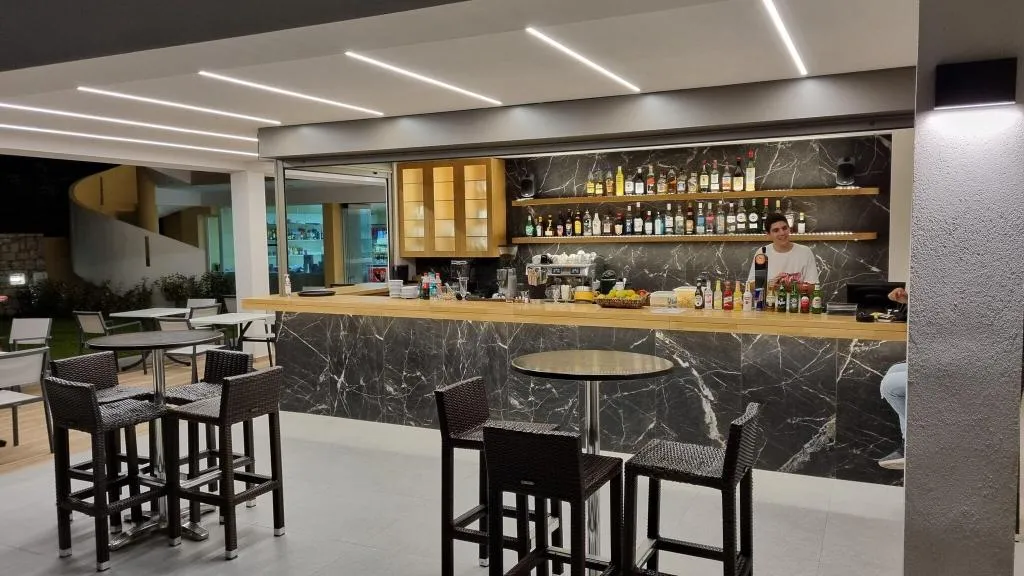 Bar, Sunny Bay, Crete