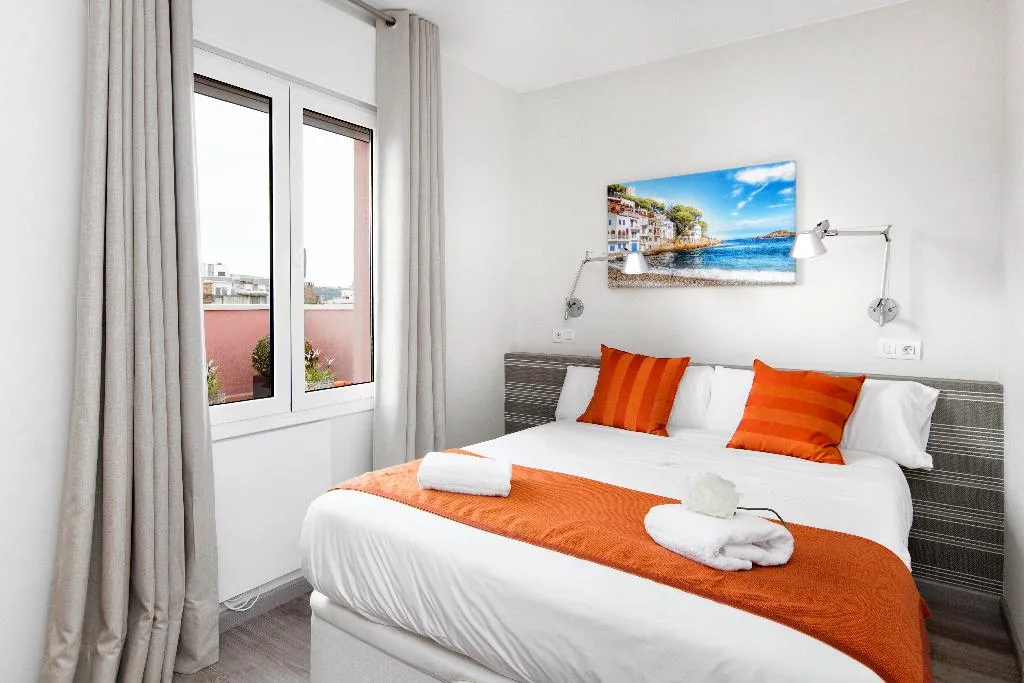 APARTMENT TWO BEDROOMS WITH TERRACE Room, Mercedes Heritage Apartments, Barcelona