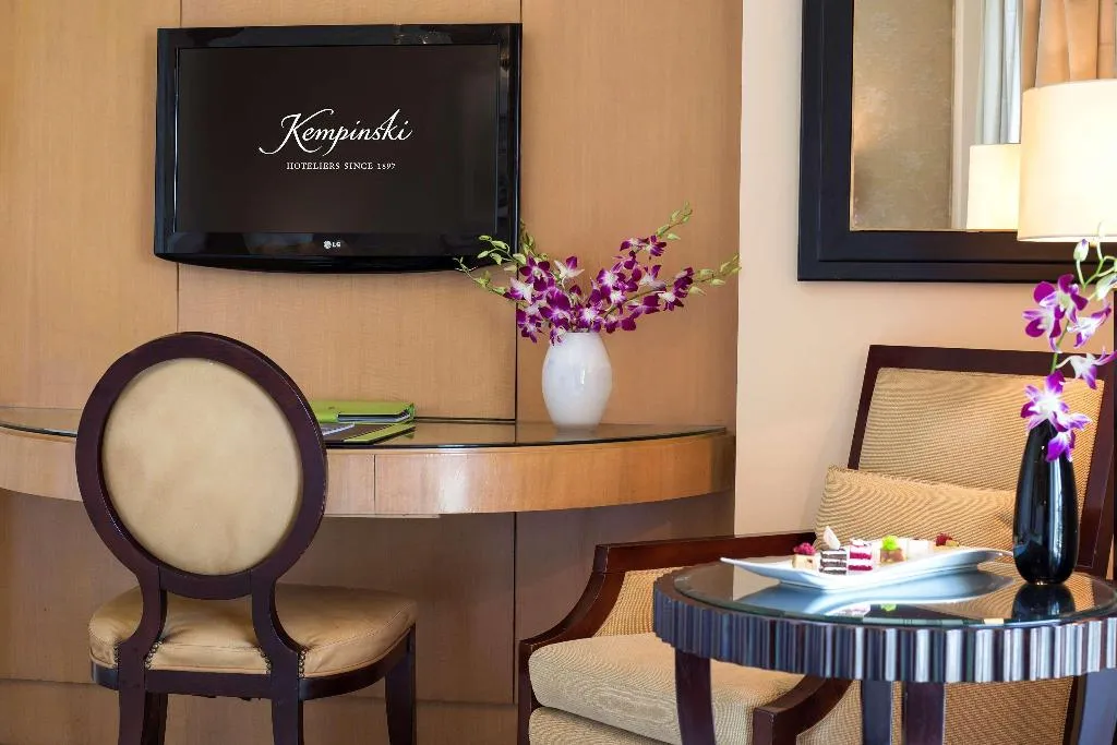 DOUBLE DELUXE KING BED Room, Kempinski Nile Hotel Garden City Cairo, Cairo