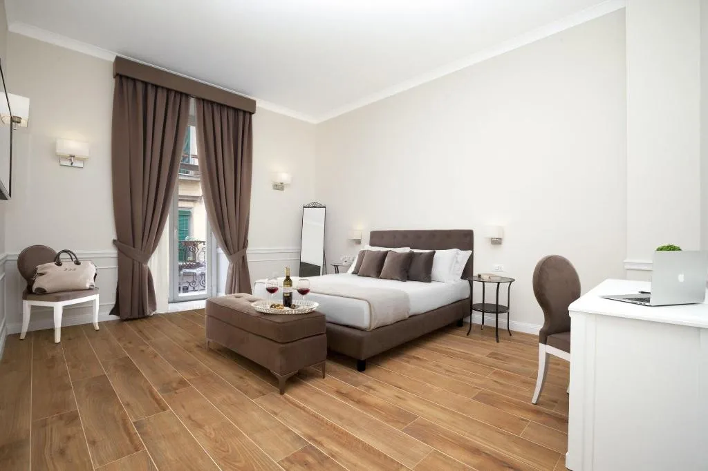 Room, La Fontanina Suites, Naples