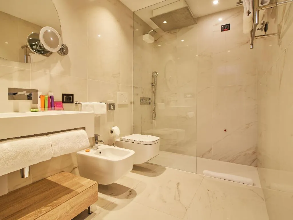 JUNIOR SUITE DELUXE Room, iH Hotels Milano Ambasciatori, Milan