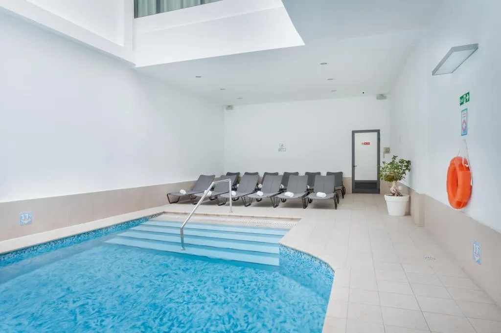 Pool, Plaza Hotels, Malta