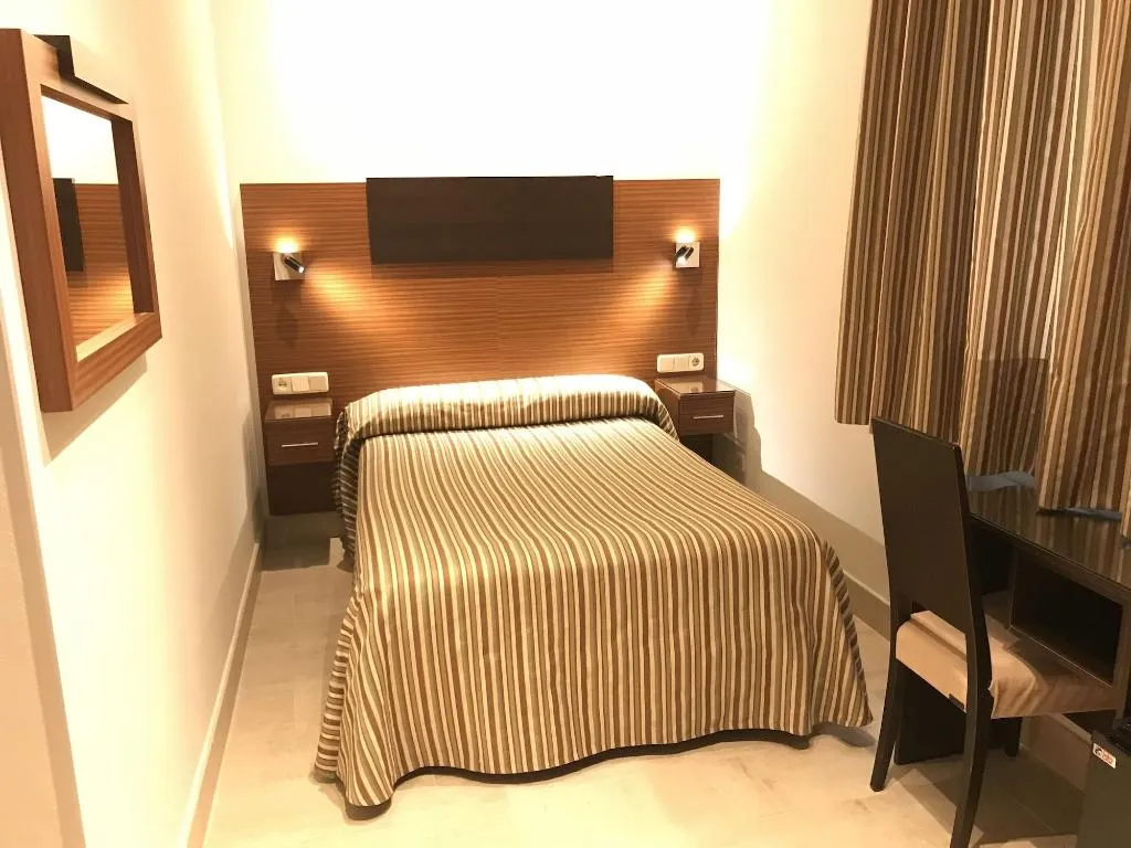 Room, Hostal Cervelo, Madrid