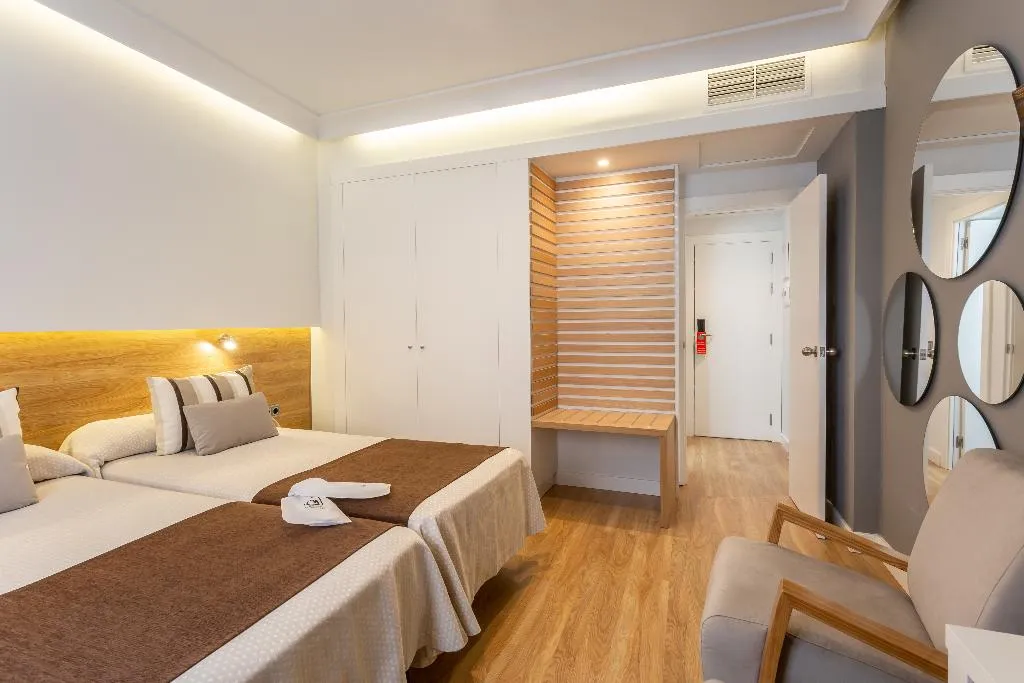 DOUBLE SINGLE USE STANDARD Room, Monte Carmelo, Seville