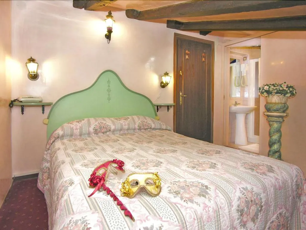 Room, Locanda Antico Fiore, Venice