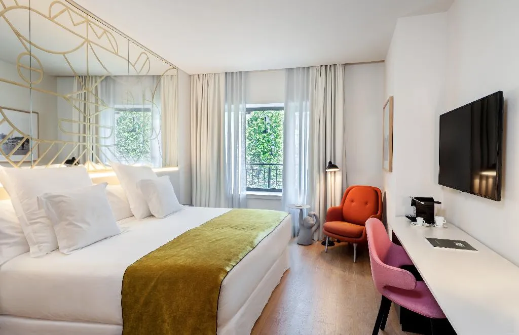 Double or Twin DELUXE CITY VIEW Room, Barceló Torre de Madrid, Madrid