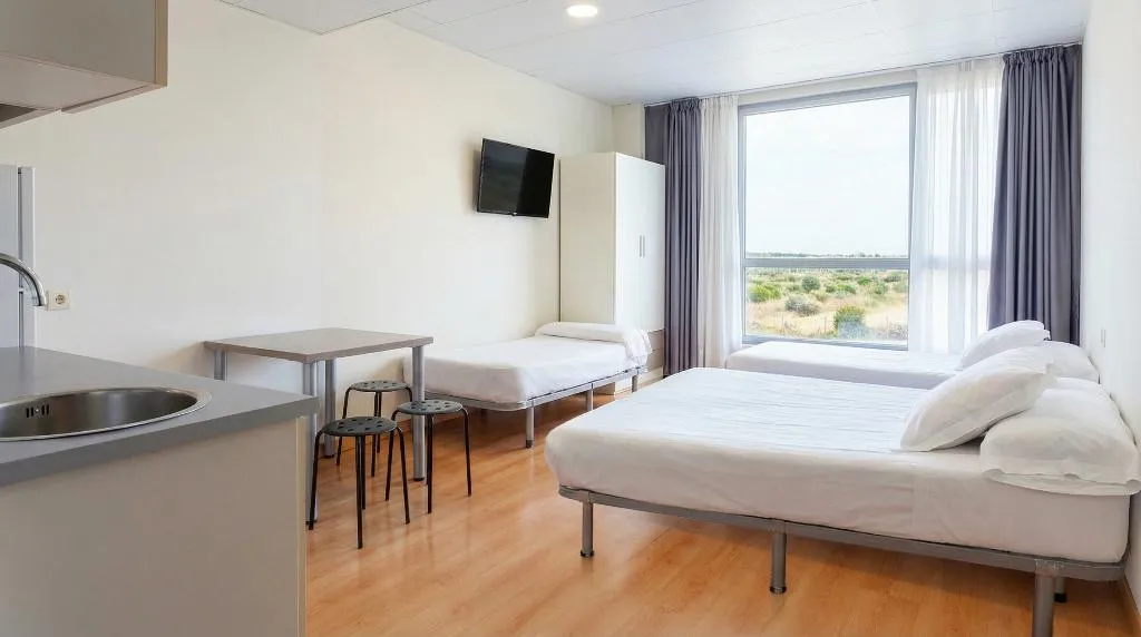FAMILY ROOM CAPACITY 3 Room, Vertice Roomspace Madrid, Madrid