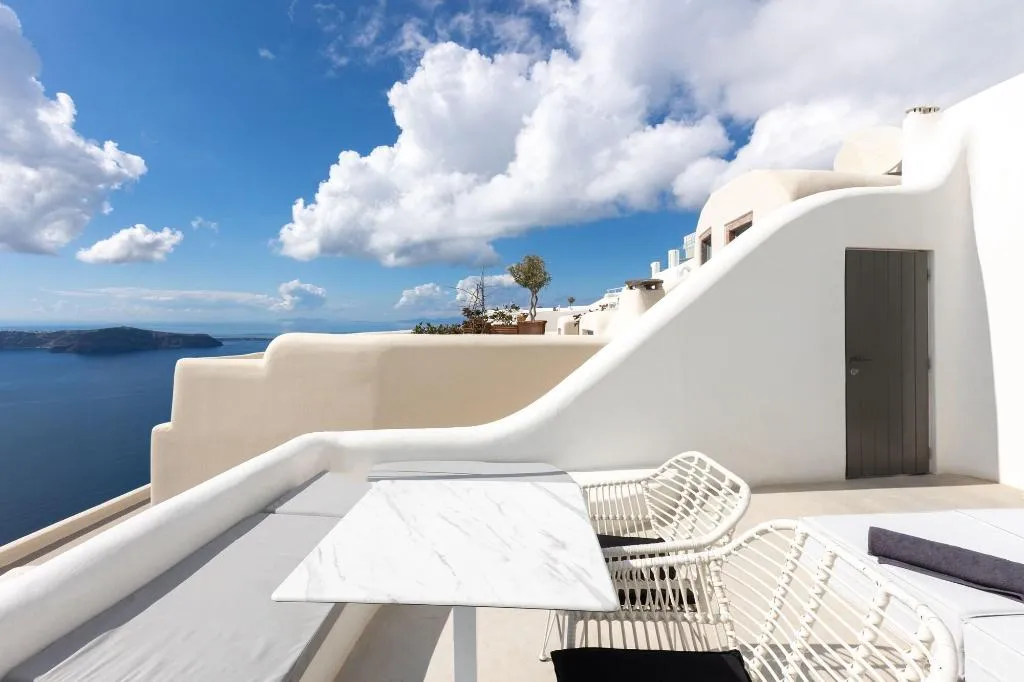 Room, Heavens Edge by Mr and Mrs White, Santorini