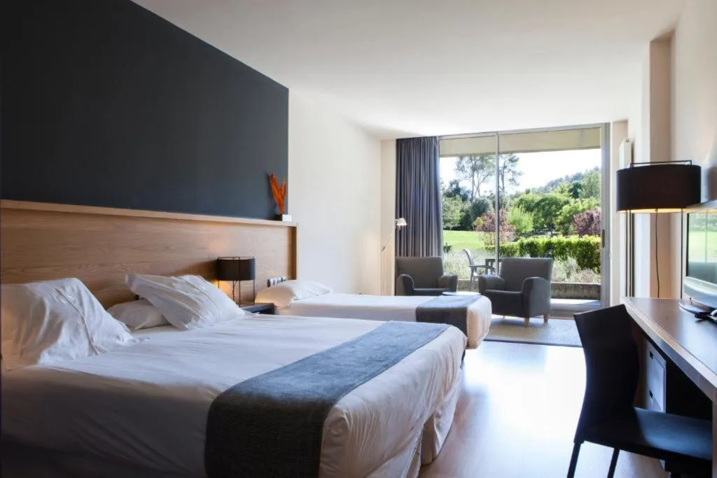 FAMILY ROOM CAPACITY 4 Room, Mon St Benet, Barcelona