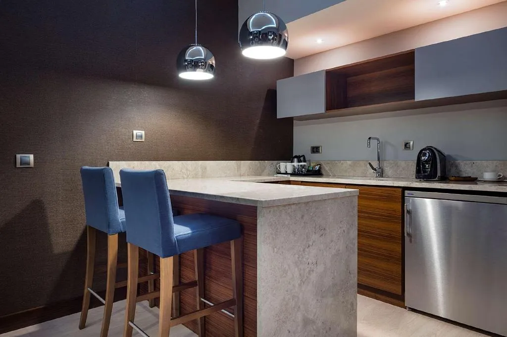 SUITE SEA VIEW KING BED Room, Hilton Garden Inn Izmir Bayrakli, Izmir