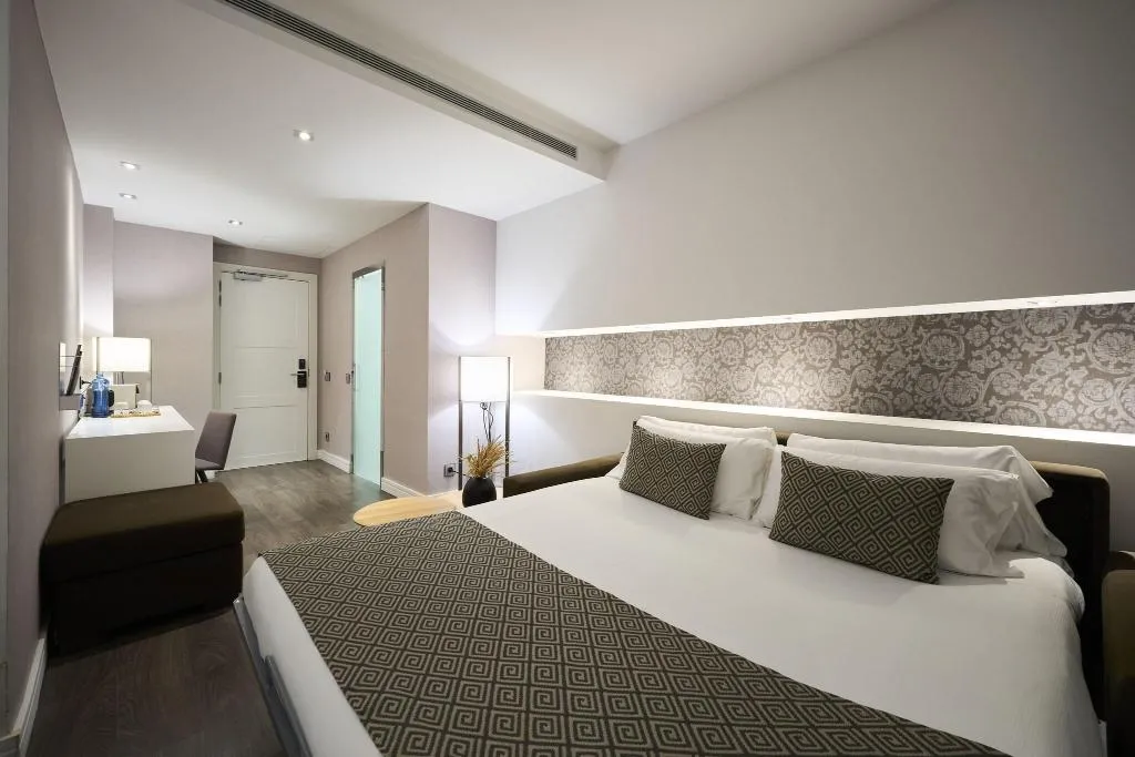 QUADRUPLE THREE BEDS Room, Catalonia Magdalenes, Barcelona