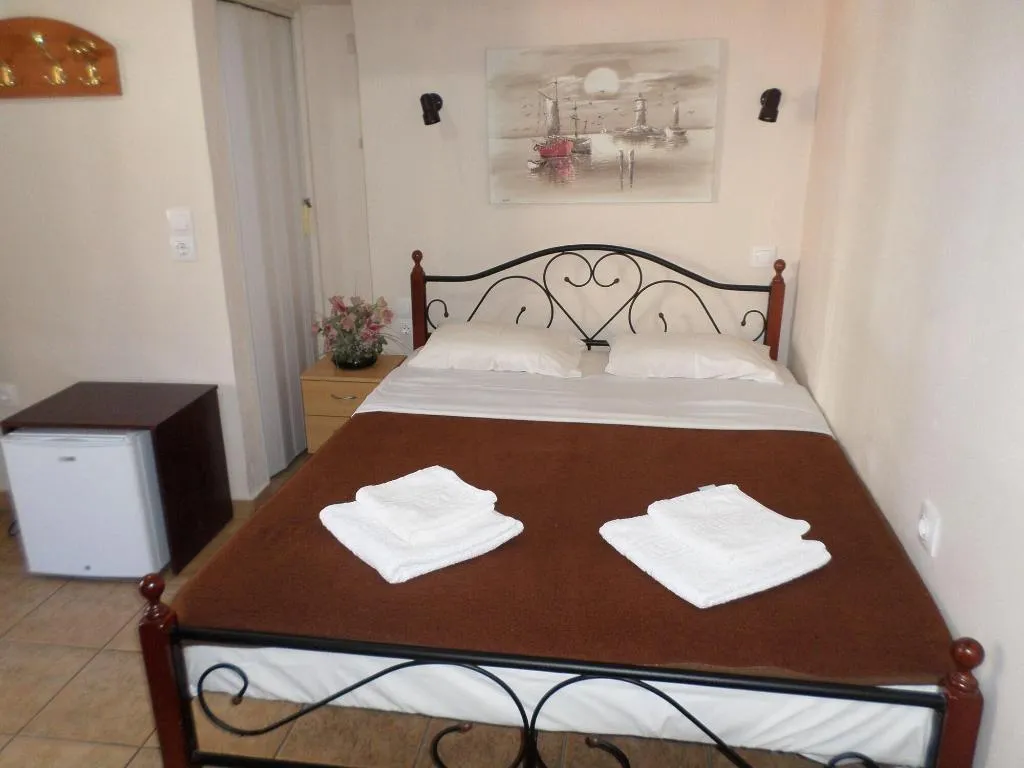 Room, Tina Economy Hotel, Crete