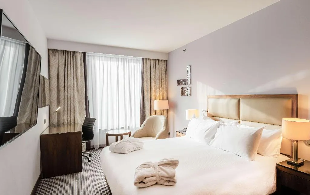 SUITE KING SIZE BED Room, Hilton Gdansk, Gdansk