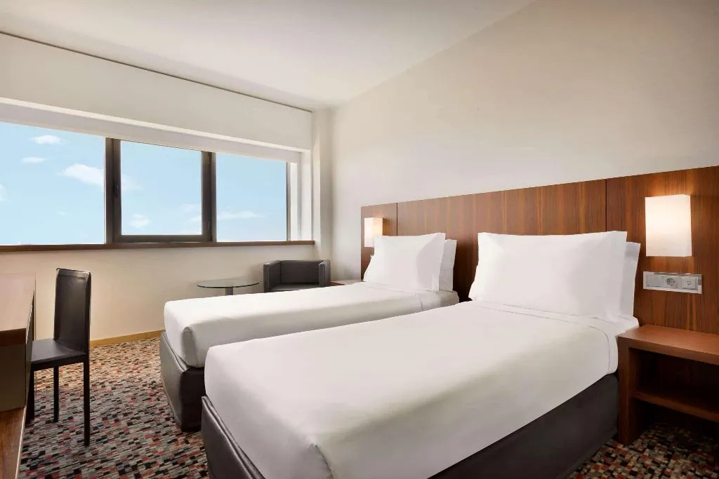 TWIN SUPERIOR RIVER VIEW Room, Ramada by Wyndham Lisbon, Lisbon