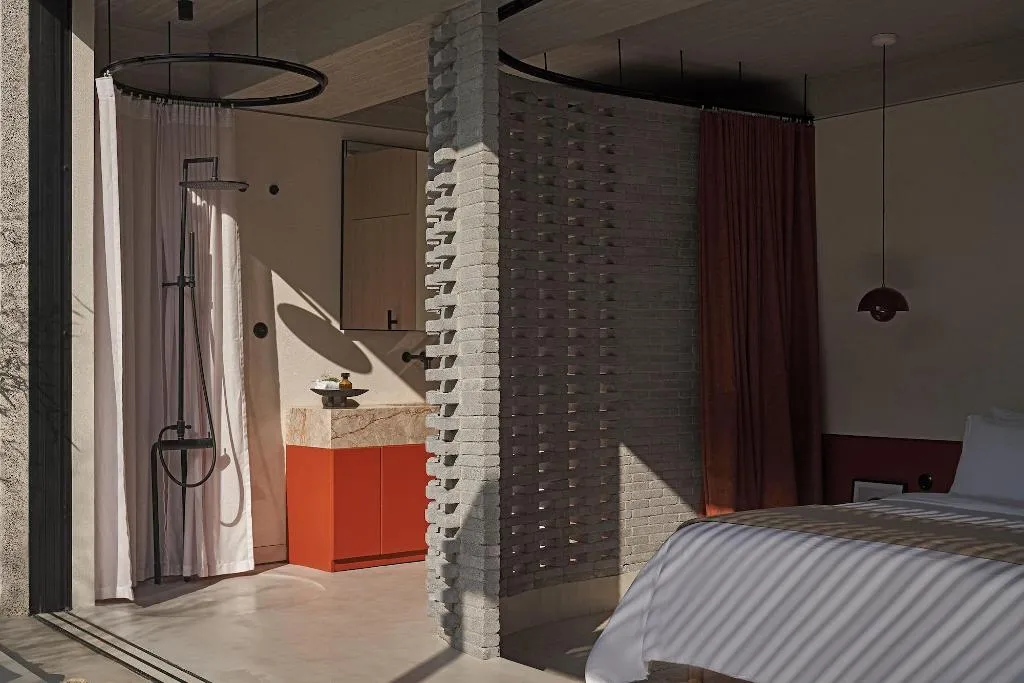 Room, Newel Psychiko, Athens