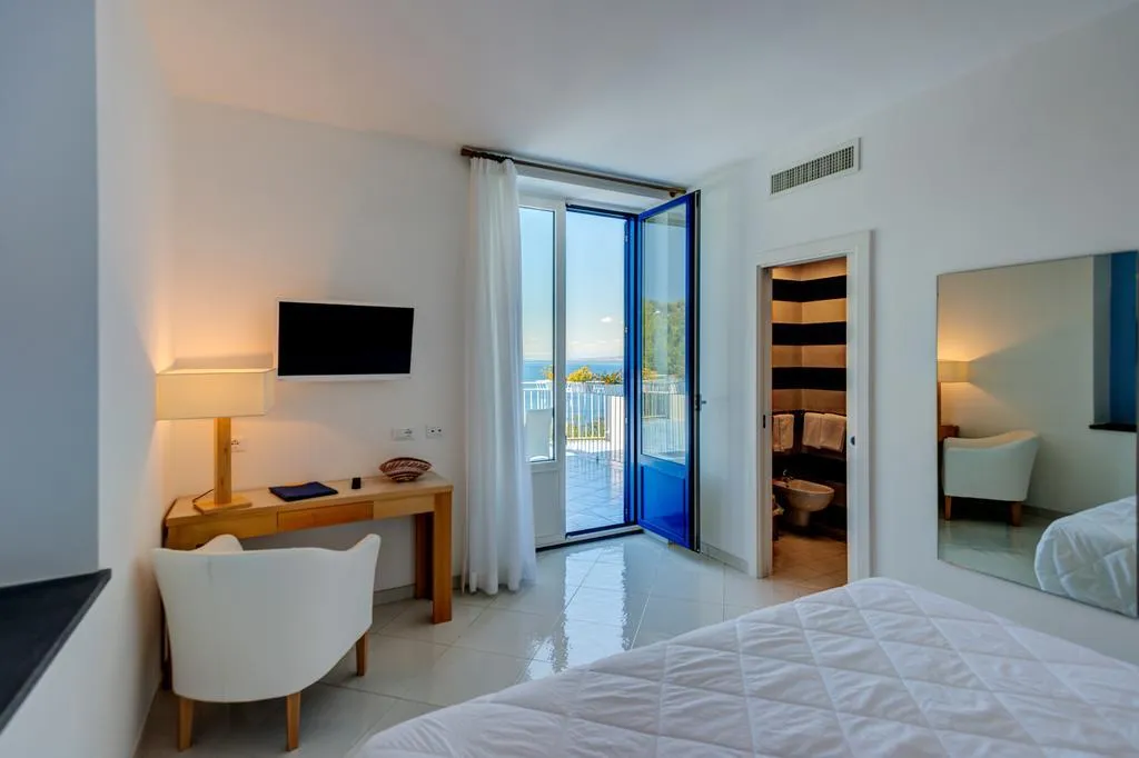 DOUBLE PREMIUM SEA VIEW Room, Boutique Hotel Helios, Naples