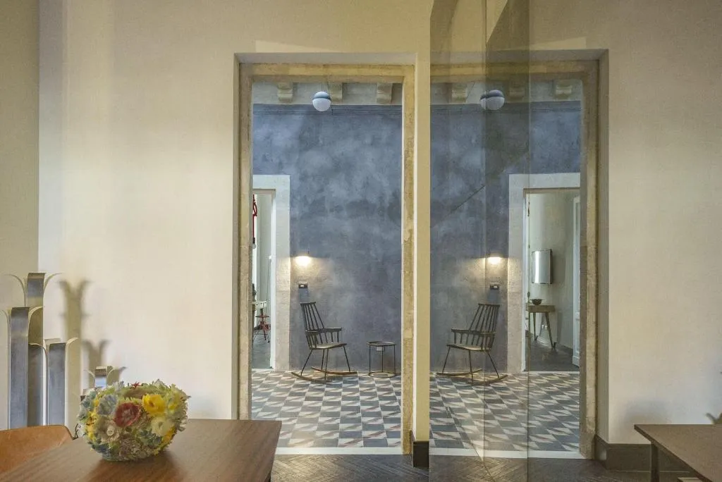 Lobby, Asmundo Di Gisira, Catania