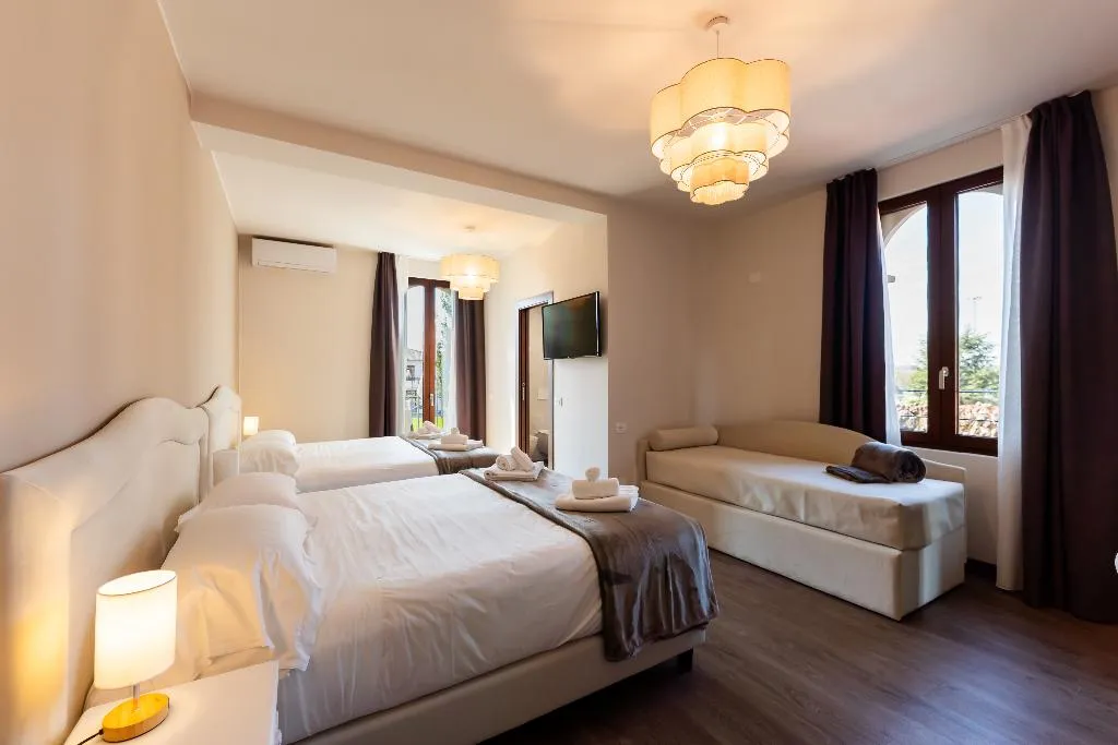 QUADRUPLE CLASSIC Room, Hotel Gardenia Sirmione, Milan