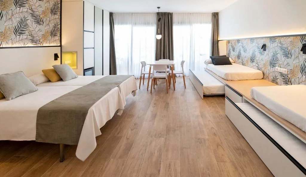 FAMILY ROOM CAPACITY 4 Room, Medplaya Calypso, Costa Dorada
