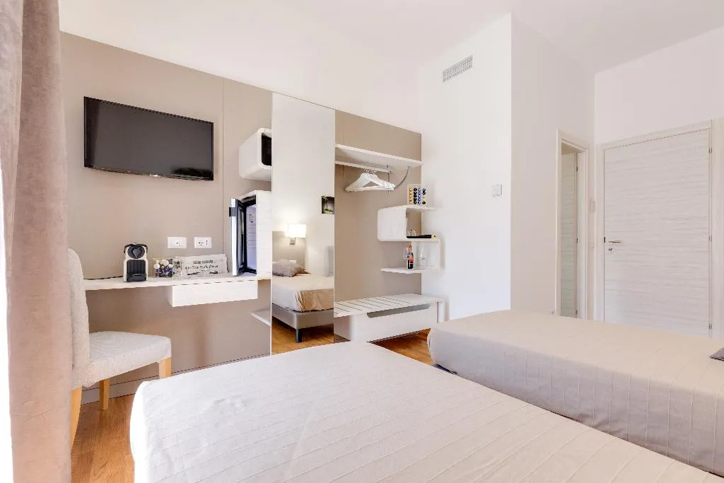 Double or Twin DELUXE WITH BALCONY Room, Dolce Luxury Rooms, Rome