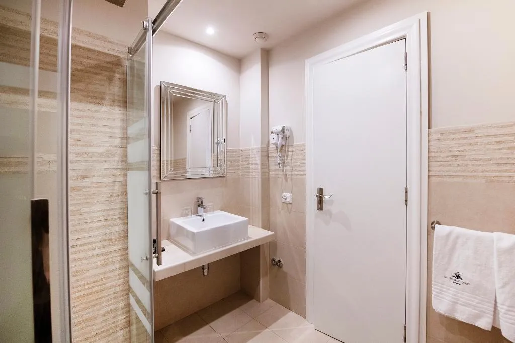 DOUBLE ECONOMY Room, Hotel 87 Eightyseven, Rome