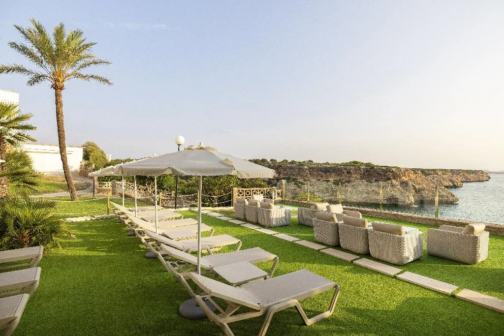 Double or Twin SUPERIOR SEA FRONT Room, Alua Calas de Mallorca Resort, Majorca
