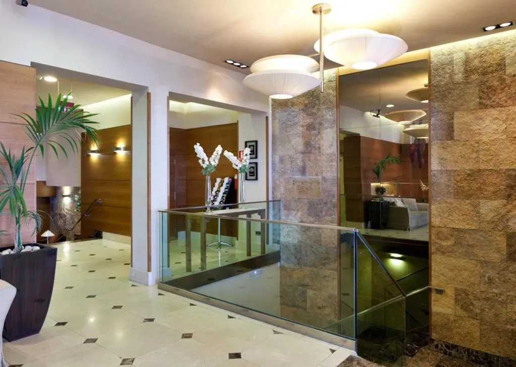 Lobby, Sterling, Madrid