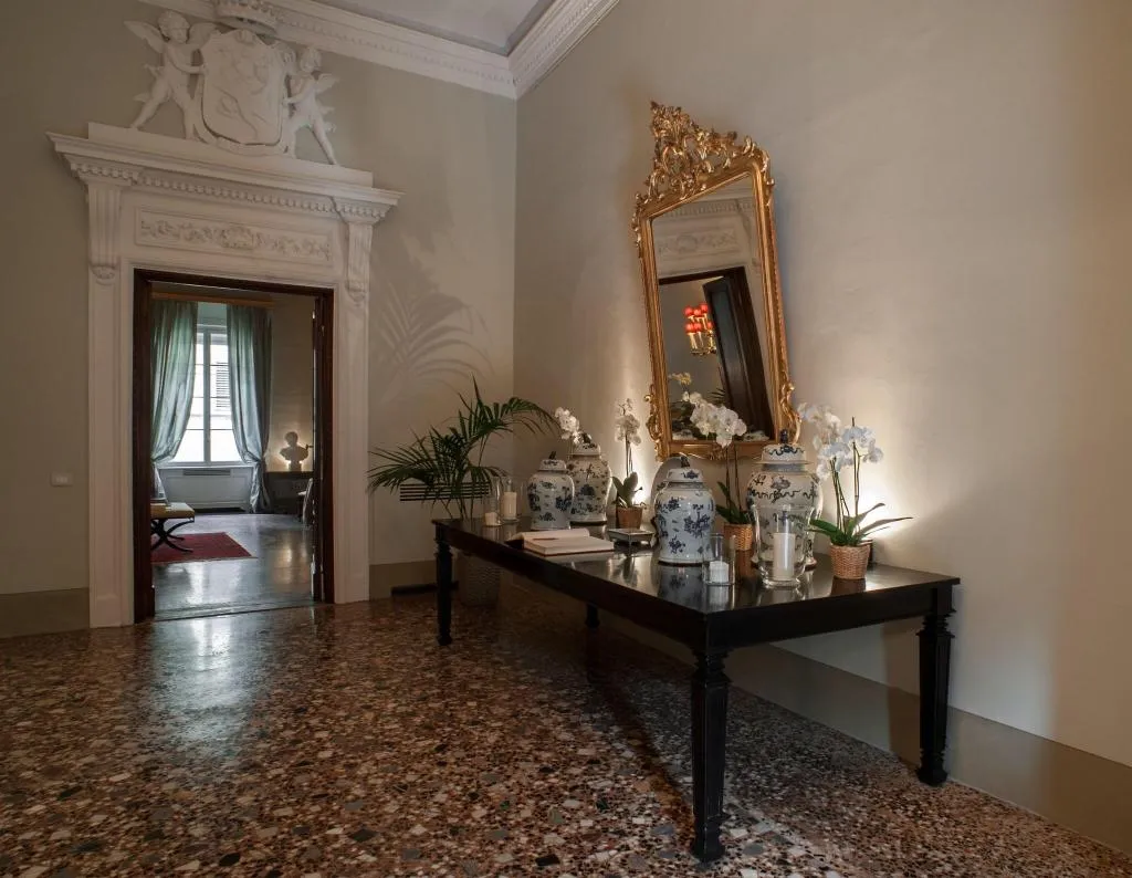 Lobby, Palazzo Di Camugliano, Florence